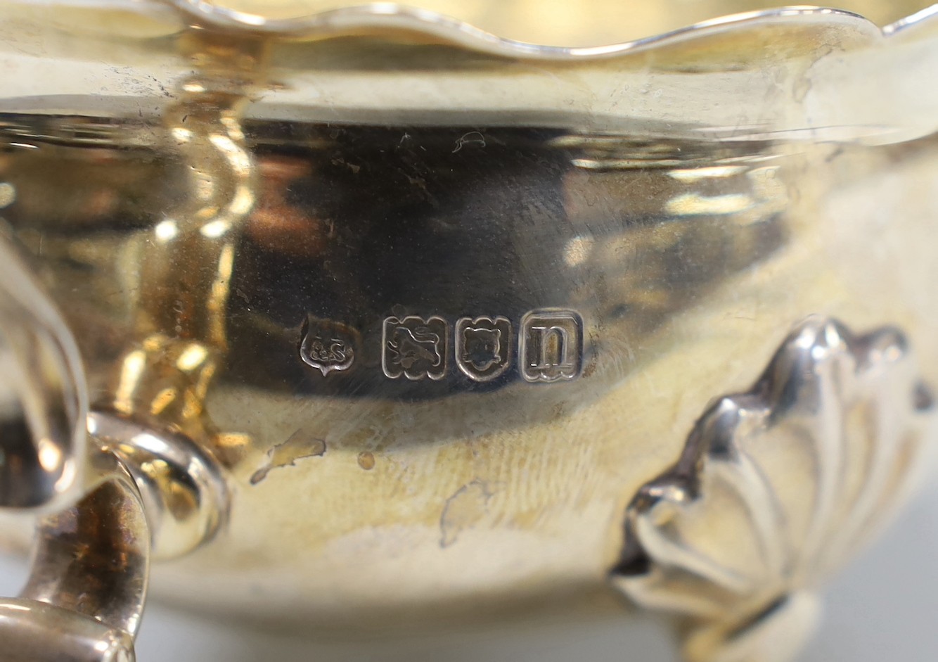 An Edwardian silver sauceboat, maker's mark rubbed, London, 1908, length 18cm, 10.1oz.
